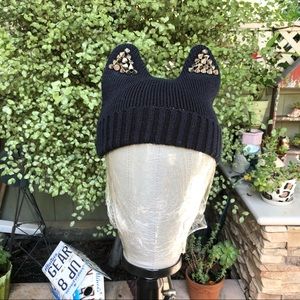 Woman’s Knit Black Cat Beanie With Studs One Size.